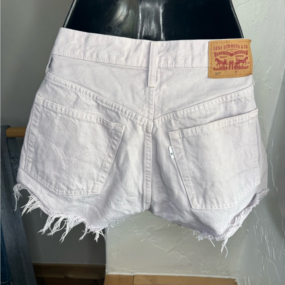 Levi’s High-Waist Frayed Hem Women’s Denim Shorts - Light Lavender sz 27 - Picture 7 of 8